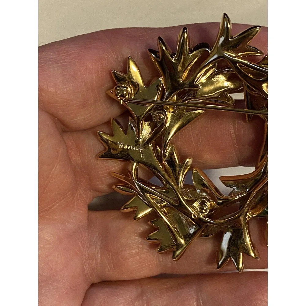 Vintage‎ Trifari Rhinestone Wreath Circle Pin